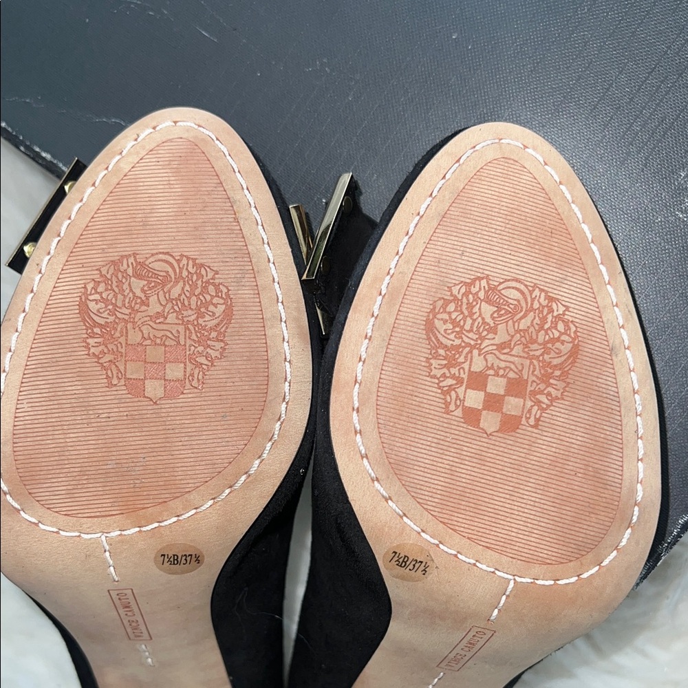 Vince Camuto Black Heels with Gold Bow Detail - Picture 8 of 11